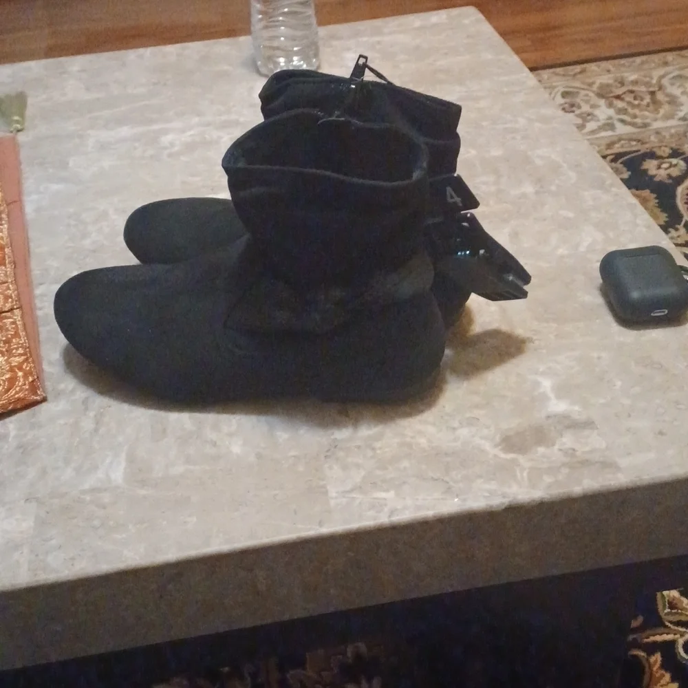 Girls boots